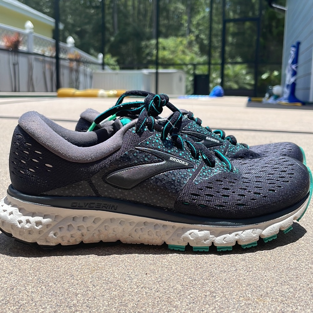 Brooks Glycerin shoes have been used and show normal signs of wear.